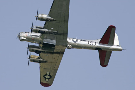 Tháng 8/1935, một tai nạn thảm khốc xảy ra với máy bay B-17, nhưng nguyên nhân tai nạn được xác định là do phi công chứ không phải thiết kế của máy bay.