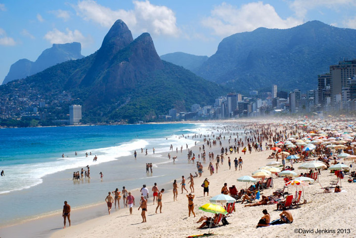 Ipanema,  Rio de Janeiro, Brazil. Rio de Janeiro có tổng cộng 23 bờ biển với 72 km đường bờ biển.