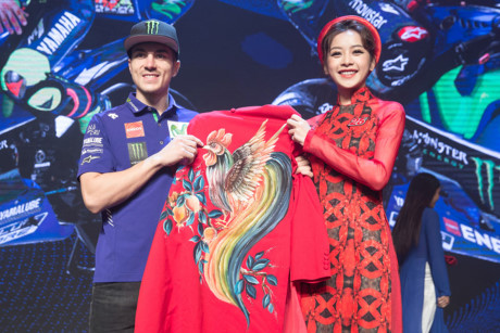 Sự kiện giao lưu cùng hai tay đua MotoGP lừng danh: huyền thoại người Ý 9 lần vô địch thế giới Valentino Rossi và tay đua người Tây Ban Nha Maverick Vinales. Đây là lần đầu tiên hai tay đua tên tuổi về Việt Nam tham gia Đại hội Y-Rider 2017.