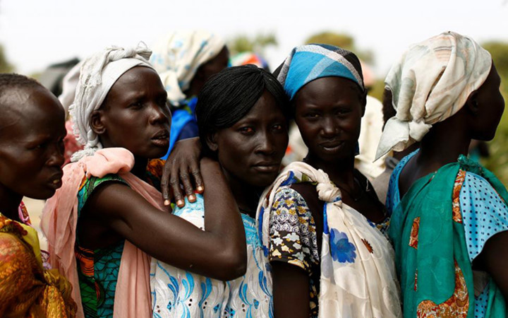 Những người phụ nữ tại làng Rubkuai, bang Unity của Nam Sudan đang đợi để được nhận hỗ trợ từ Quỹ Nhi đồng Liên Hợp Quốc (UNICEF). Nam Sudan vừa phải chính thức tuyên bố nạn đói quay trở lại.