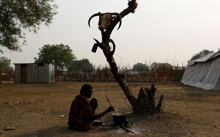 Nguyên nhân nạn đói ở Nam Sudan là do cuộc khủng hoảng chính trị và xung đột vũ trang kéo dài suốt 3 năm qua, chưa có dấu hiệu chấm dứt. 