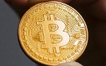 Giá tiền ảo Bitcoin 'vượt mặt' cả vàng ròng