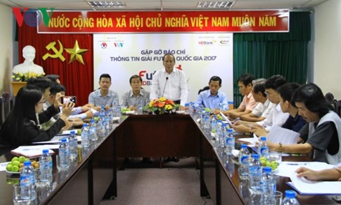 Ông Trần Minh Hùng, Phó Tổng Giám đốc Đài Tiếng nói Việt Nam phát biểu tại cuộc gặp gỡ báo chí thông tin về Giải vô địch quốc gia Futsal HDBank 2017 tại Đà Nẵng.