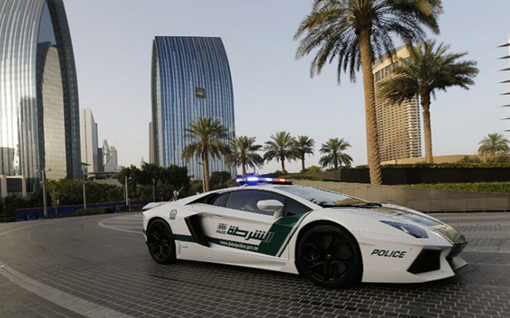 Chiếc Lamborghini Aventador được thiết kế đặc biệt cho cảnh sát Dubai.