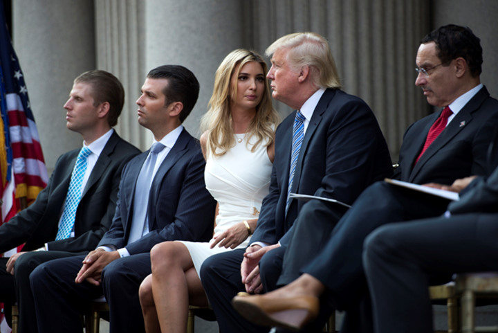 Ngay sau khi có thông tin chính thức về công việc mới của Ivanka, con gái cả của ông Trump cũng tìm cách xoa dịu những lo ngại của công chúng đối với việc thành viên trong gia đình Tổng thống làm việc tại phòng Bầu Dục.  (Ảnh: EPA)