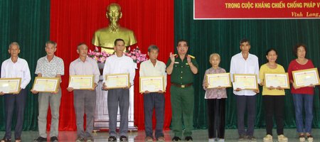  12 cán bộ binh vận trong kháng chiến được nhận bằng khen của UBND tỉnh.