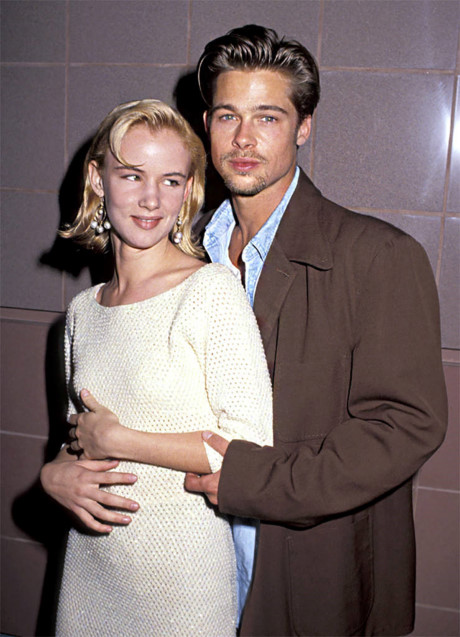 Brad Pitt hẹn hò nữ diễn viên kém mình 10 tuổi - Juliette Lewis khi cô mới 17 tuổi. Mối quan hệ của cặp đôi kéo dài 3 năm và cho đến thời điểm hiện tại, cả hai vẫn là bạn bè tốt của nhau. Brad Pitt vẫn khẳng định chuyện tình cảm với Juliette Lewis là một trong những mối quan hệ tuyệt vời nhất mà anh từng có.