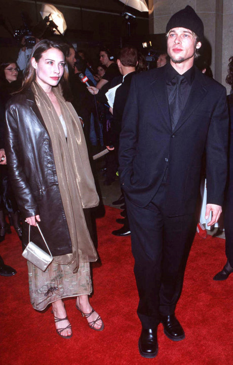 Sau khi chia tay Gwyneth, Brad Pitt nhanh chóng trúng tiếng sét ái tình của Claire Forlani - bạn diễn trong phim 