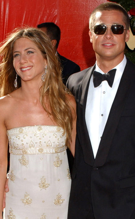 Jennifer Aniston là cuộc hôn nhân đầu tiên của Brad Pitt. Brad gặp Jen vào năm 1998 và làm đám cưới hai năm sau đó. Kể từ sau đám cưới năm 2000, họ được xem là cặp sao đáng mơ ước ở Hollywood. Nhưng đến năm 2005, cặp đôi ly hôn do Brad sa lưới tình của Angelina Jolie.