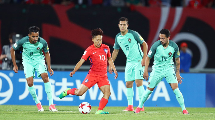 Bước vào trận đấu với U20 Bồ Đào Nhà, các cầu thủ U20 Hàn Quốc chơi đầy tự tin trong những phút đầu của trận đấu.