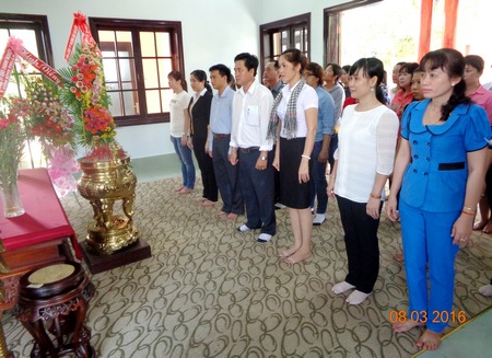 Nữ công nhân lao động Công ty TNHH Tỷ Xuân về nguồn thăm Khu lưu niệm cố Thủ tướng Chính phủ Võ Văn Kiệt.