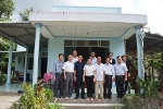 Bí thư Tỉnh ủy- Trần Văn Rón thăm gia đình công nhân TNHH Tỷ Xuân