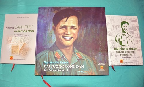 Bộ sách “Đại tướng Nguyễn Chí Thanh”. Ảnh: VGP/Phương Liên