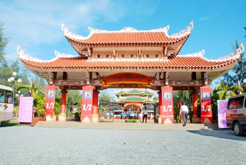 Di tích mộ và Khu tưởng niệm Nguyễn Đình Chiểu. Nguồn ảnh: baodongkhoi.com.vn