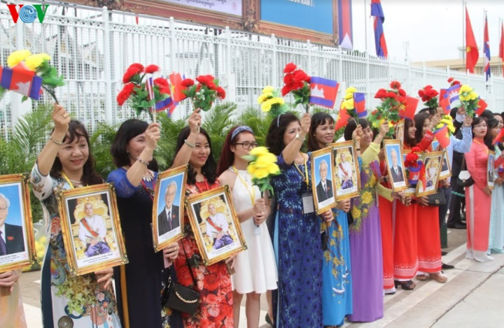 ...Về phía Việt Nam có Đại sứ Việt Nam tại Campuchia Thạch Dư, cán bộ Đại sứ quán và đông đảo đại diện cộng đồng và doanh nghiệp Việt Nam tại Campuchia