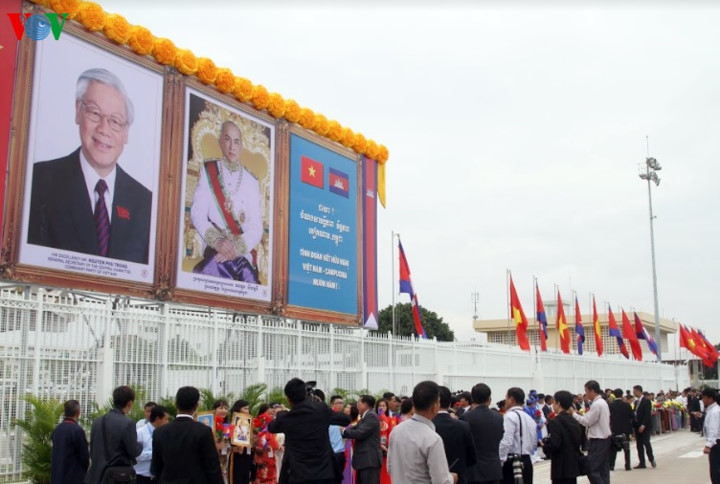 Ảnh của Tổng Bí thư Nguyễn Phú Trọng được đặt trang trọng, ngang với ảnh của Quốc vương Campuchia Norodom Sihamoni.