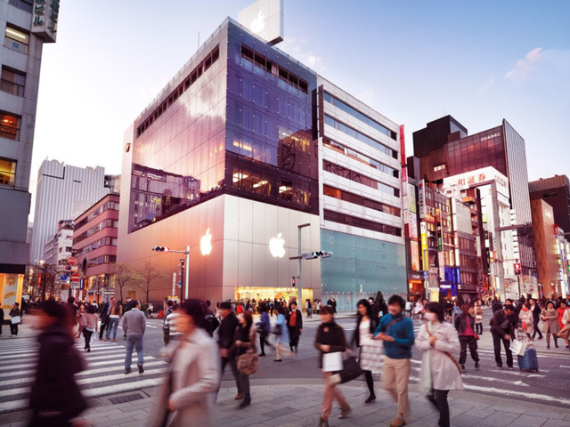 Tokyo: Không có giới hạn cho các cửa hàng mua sắm ở Tokyo–từ độc đáo đến cao cấp. Nếu bạn chỉ có vài tiếng rảnh rỗi, hãy đi thẳng đến Harajuku để tái tạo phong cách đường phố đầy màu sắc.
