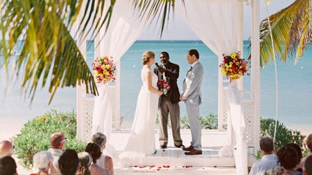 Còn nếu chỉ cần một đám cưới giản đơn thì khách sạn Hotel Riu tại Vịnh Montego của Jamaica sẽ là sự lựa chọn hợp lý.(nguồn: cnn)