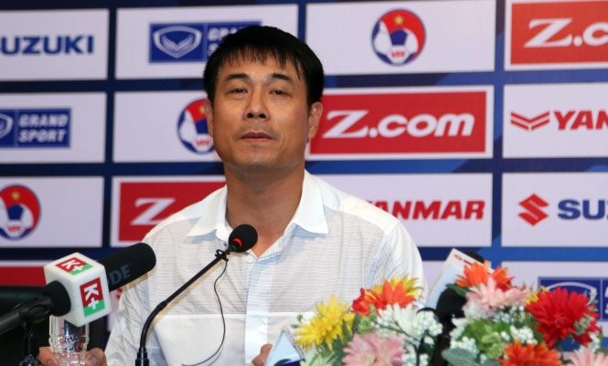 HLV Nguyễn Hữu Thắng trong buổi họp báo sau trận đấu. Ảnh: N.K