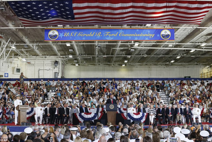 Phát biểu tại lễ bàn giao ở căn cứ hải quân Norfolk thuộc bang Virginia, Tổng thống Trump tuyên bố: 