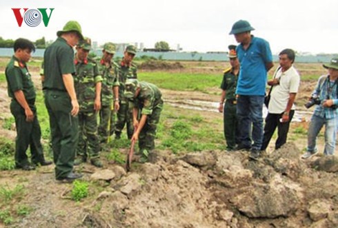 Công trường tìm kiếm mộ chôn tập thể các chiến sĩ giải phóng quân trong trận đánh Tết Mậu Thân 1968 tại sân bay Tân Sơn Nhất.