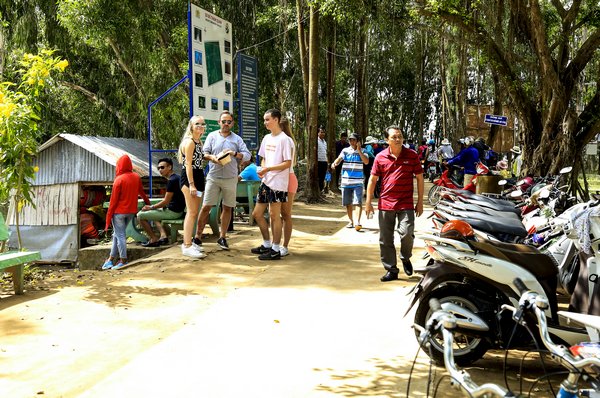 Rất đông du khách tìm về với Rừng tràm Trà Sư vào những ngày nước nổi. Đây là thời điểm đẹp trong năm để ngắm rừng tràm.