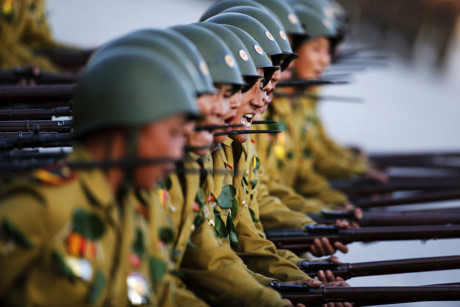 Với chính sách “tiên quân”, chính quyền Triều Tiên dồn rất nhiều nguồn lực cho quân đội và quốc phòng. Ảnh: Reuters.