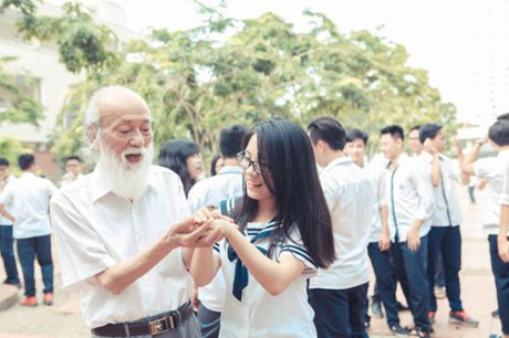Thầy Văn Như Cương đã sống trọn vẹn một cuộc đời trong tình yêu thương của học trò, đồng nghiệp.