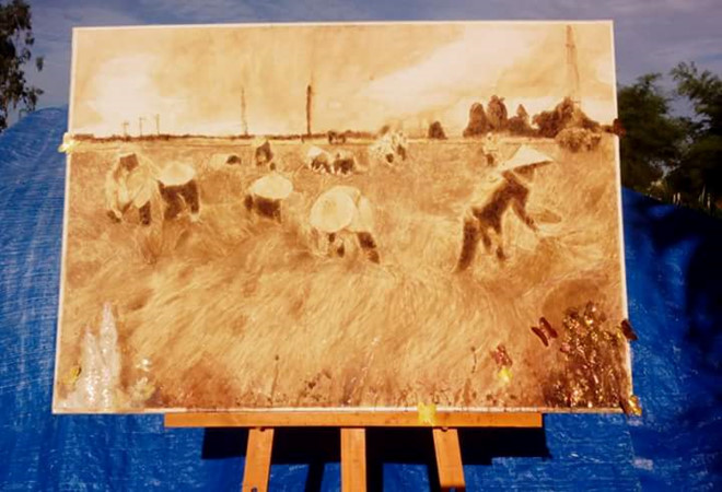 Bức tranh cánh đồng lúa được vẽ bằng cà phê