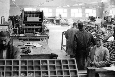 Cảnh tượng bên trong nhà máy in của chính phủ mới ở Kabul vào ngày 9/6/1966. Trụ sở tờ Kabul Times cũng nằm ở đây.