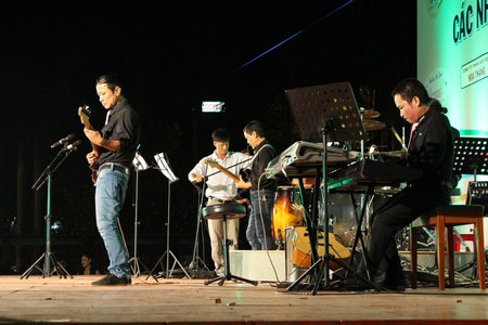 Phần trình diễn của nhóm nhạc đến từ Tiền Giang. 