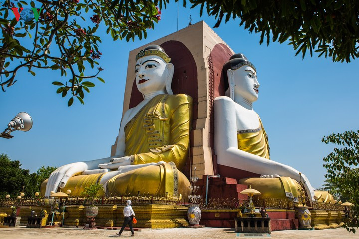 Chùa Kyaikpun ở Bago, được xây dựng năm 1476, gồm 4 tượng Phật cao 30 mét dựa lưng nhau nhìn về 4 phía, biểu tượng của sự giác ngộ.