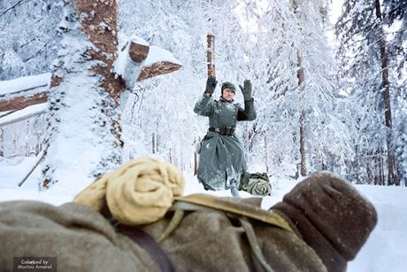 Bức ảnh chụp năm 1941 cho thấy một lính phát xít Đức đầu hàng Hồng quân Liên Xô trong trận chiến Moscow.