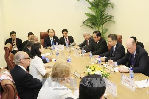 Chủ tịch nước Trần Đại Quang tham dự Phiên họp nhóm Đối thoại của các nhà Lãnh đạo Nga, Thái Lan, Chile, Papua New Guinea với thành viên ABAC, trong khuôn khổ Hội nghị các Nhà lãnh đạo APEC lần thứ 25, chiều 11/11.