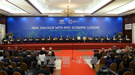 Phiên toàn thể Đối thoại giữa các Nhà lãnh đạo Kinh tế APEC với Hội đồng Tư vấn Kinh doanh APEC (ABAC) chiều 10/11. Ảnh: TTXVN