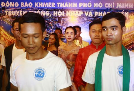 Điệu múa của đồng bào Khmer đến từ TP Hồ Chí Minh.