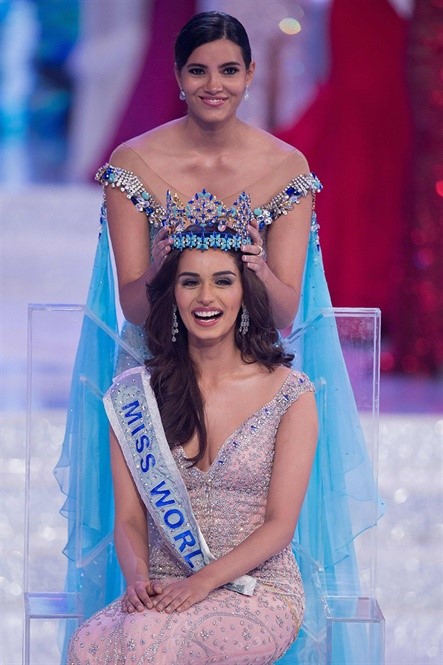Vẻ đẹp dịu dàng mang đậm chất Ấn Độ của tân Hoa hậu thế giới 2017 khi đăng quang 