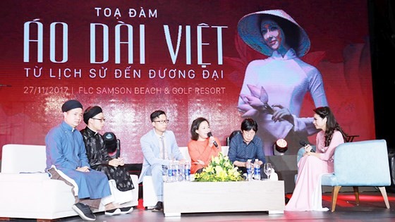 Các chuyên gia, nhà nghiên cứu trao đổi tại tọa đàm “Áo dài Việt từ lịch sử đến đương đại” 