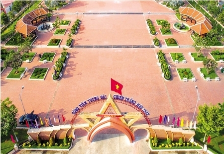 Tượng đài chiến thắng Xuân Mậu Thân 1968 tại TP Vĩnh Long. Ảnh: NVH