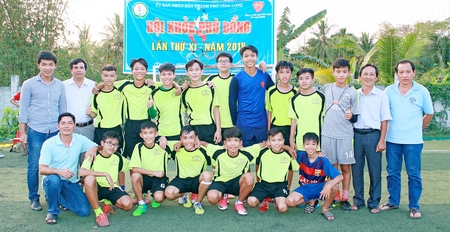Đội Nguyễn Trường Tộ đăng quang ngôi vô địch của giải.