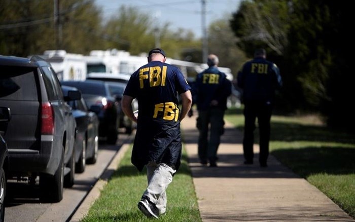 Các nhân viên FBI tiếp tục điều tra tại hiện trường hôm 19/3.