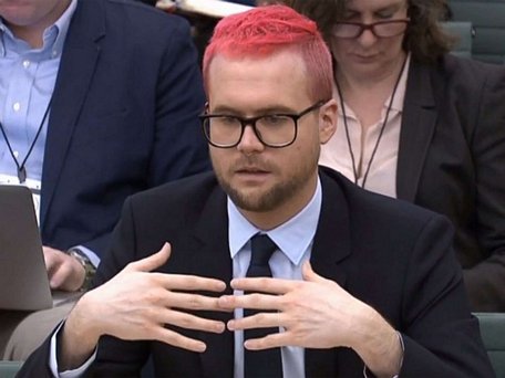 Christopher Wylie điều trần trước một ủy ban quốc hội Anh ngày 27/3. Ảnh: AFP