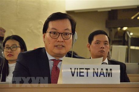 Đại sứ Dương Chí Dũng, Trưởng Phái đoàn thường trực Việt Nam bên cạnh Liên hợp quốc, Tổ chức Thương mại Thế giới (WTO) và các tổ chức quốc tế khác tại Geneva (Thụy Sĩ). (Ảnh: Hoàng Hoa/TTXVN)