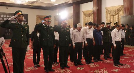  Đoàn Tỉnh ủy- HĐND- UBND- UBMTTQ tỉnh Vĩnh Long dành một phút mặc niệm tưởng nhớ Chủ tịch nước Trần Đại Quang.