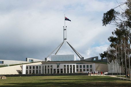 Quốc kỳ Australia được treo rủ trên đỉnh tòa nhà Quốc hội ở thủ đô Canberra ngày 26/9. Ảnh: Khánh Linh - P/v TTXVN tại Australia
