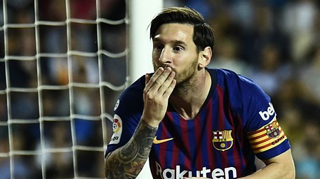 Lionel Messi hoàn toàn xứng đáng được vinh danh sau những màn trình diễn phi thường trên sân cỏ Tây Ban Nha suốt hơn 20 năm qua.