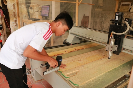 Máy cắt gỗ hỗ trợ 30% cho việc tạo ra sản phẩm.