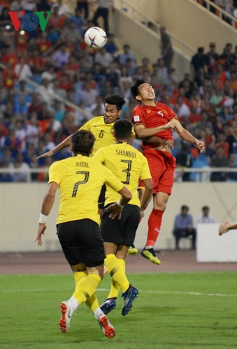 ĐT Việt Nam dễ dàng bảo vệ chiến thắng 2-0 cho tới khi tiếng còi mãn cuộc vang lên.