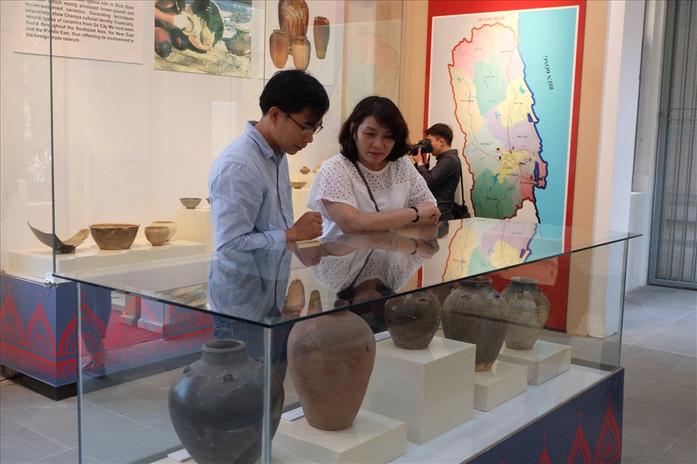 ​ Góc trưng bày các mẫu vật gốm Champa Bình Định.