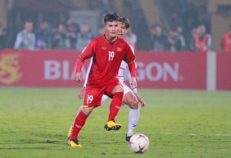  Quang Hải (19, Việt Nam) tỏa sáng trong trận thắng ĐT Campuchia 3-0.